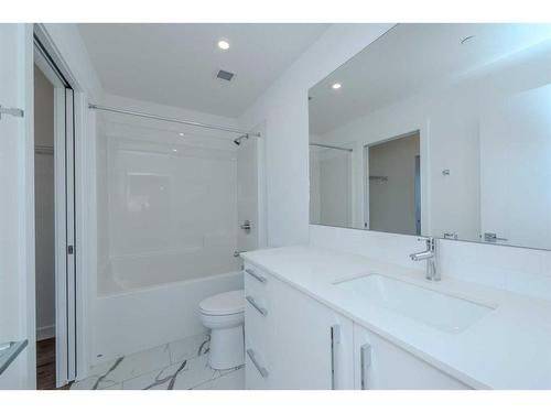 3521-60 Skyview Ranch Road Ne, Calgary, AB - Indoor Photo Showing Bathroom