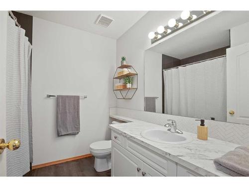 2 Chism Close, Red Deer, AB - Indoor Photo Showing Bathroom