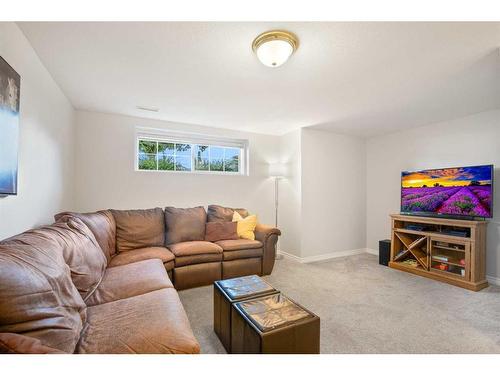 2 Chism Close, Red Deer, AB - Indoor Photo Showing Living Room