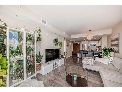 2506-510 6 Avenue Se, Calgary, AB - Indoor Photo Showing Living Room