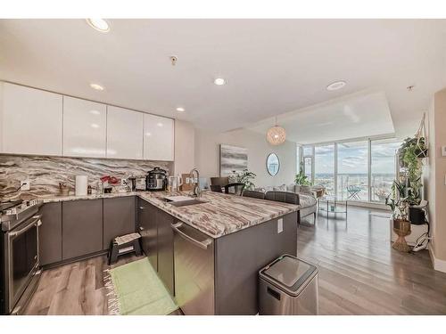 2506-510 6 Avenue Se, Calgary, AB - Indoor Photo Showing Kitchen With Upgraded Kitchen