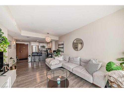 2506-510 6 Avenue Se, Calgary, AB - Indoor Photo Showing Living Room