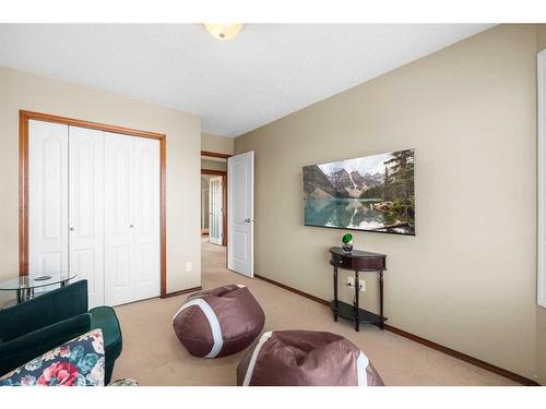 315 Hamptons Terrace Nw, Calgary, AB - Indoor Photo Showing Bedroom