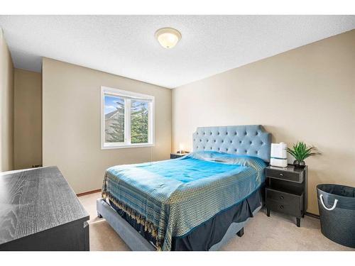 315 Hamptons Terrace Nw, Calgary, AB - Indoor Photo Showing Bedroom