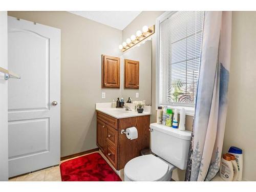 315 Hamptons Terrace Nw, Calgary, AB - Indoor Photo Showing Bathroom