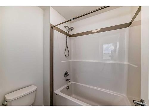 325 Baneberry Way Sw, Airdrie, AB - Indoor Photo Showing Bathroom