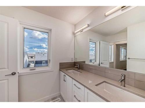 325 Baneberry Way Sw, Airdrie, AB - Indoor Photo Showing Bathroom