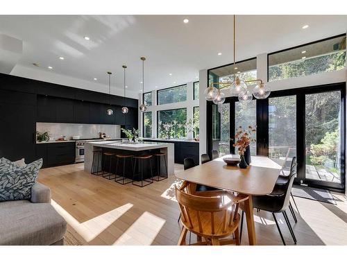 1211 Lansdowne Avenue Sw, Calgary, AB - Indoor Photo Showing Dining Room