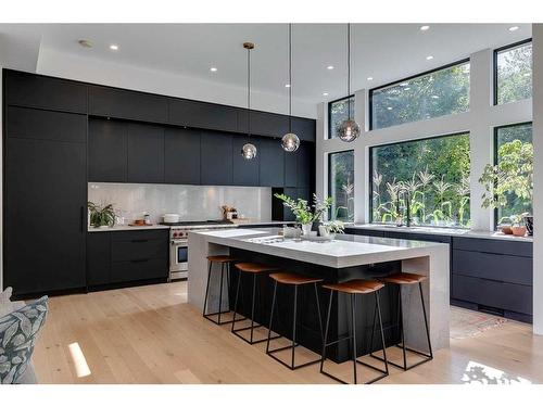 1211 Lansdowne Avenue Sw, Calgary, AB - Indoor Photo Showing Kitchen With Upgraded Kitchen