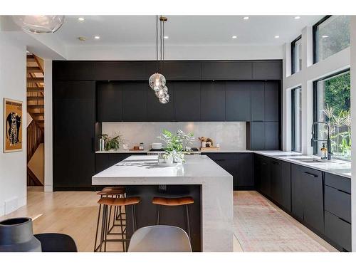 1211 Lansdowne Avenue Sw, Calgary, AB - Indoor Photo Showing Kitchen With Upgraded Kitchen