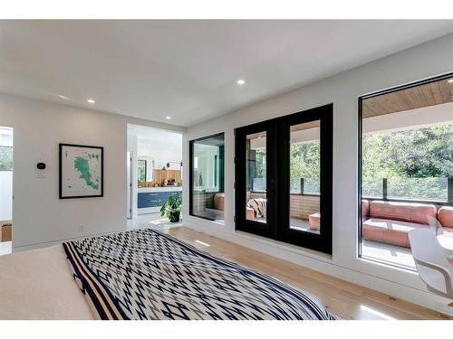 1211 Lansdowne Avenue Sw, Calgary, AB - Indoor Photo Showing Bedroom