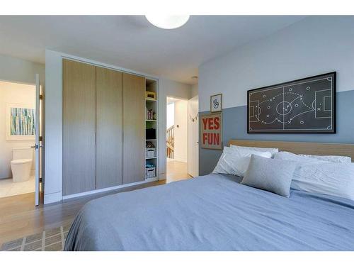 1211 Lansdowne Avenue Sw, Calgary, AB - Indoor Photo Showing Bedroom