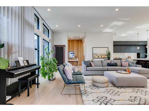 1211 Lansdowne Avenue Sw, Calgary, AB - Indoor Photo Showing Living Room