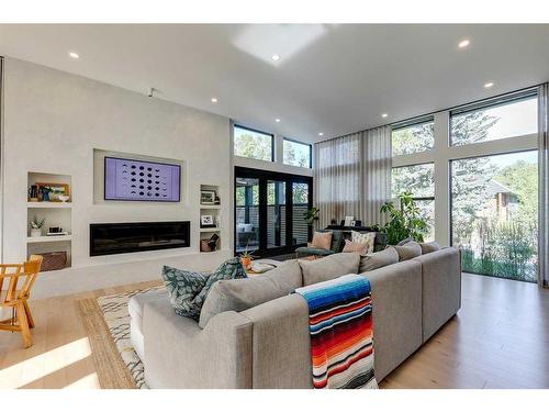 1211 Lansdowne Avenue Sw, Calgary, AB - Indoor Photo Showing Living Room With Fireplace