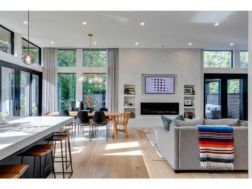 1211 Lansdowne Avenue Sw, Calgary, AB - Indoor Photo Showing Living Room