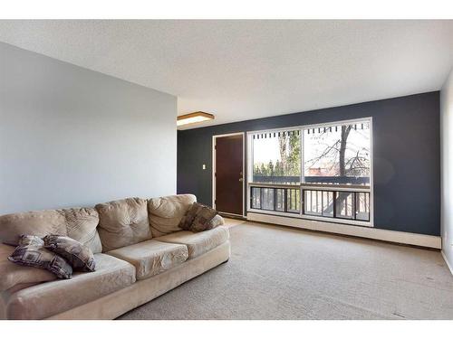 1-3519 49 Street Nw, Calgary, AB - Indoor Photo Showing Living Room