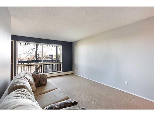 1-3519 49 Street Nw, Calgary, AB - Indoor Photo Showing Living Room