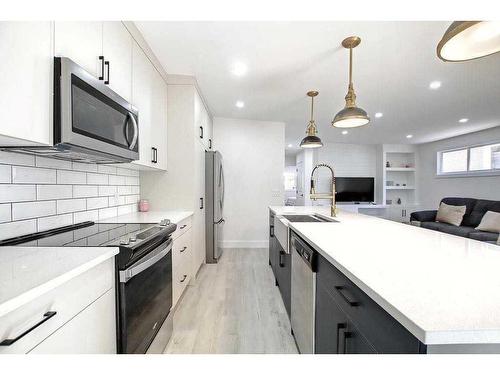 3326-3328 41 Street Sw, Calgary, AB - Indoor Photo Showing Kitchen With Stainless Steel Kitchen With Upgraded Kitchen