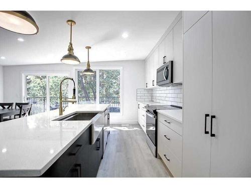 3326-3328 41 Street Sw, Calgary, AB - Indoor Photo Showing Kitchen With Double Sink With Upgraded Kitchen