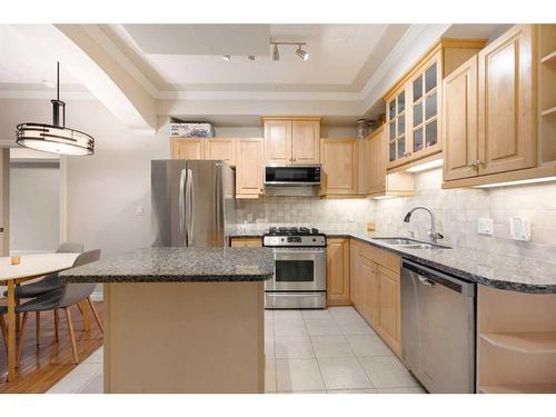 202-1315 12 Avenue Sw, Calgary, AB - Indoor Photo Showing Kitchen With Stainless Steel Kitchen With Double Sink With Upgraded Kitchen