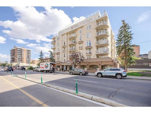 202-1315 12 Avenue Sw, Calgary, AB - Outdoor With Balcony With Facade