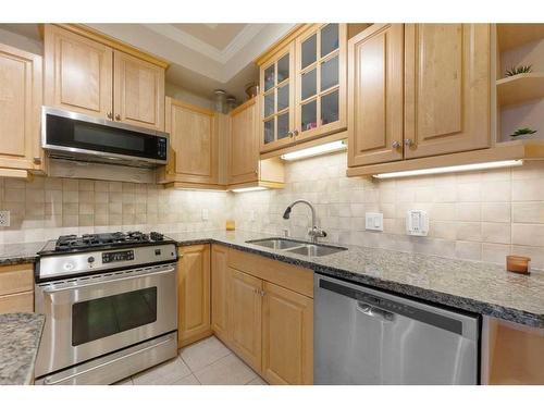 202-1315 12 Avenue Sw, Calgary, AB - Indoor Photo Showing Kitchen With Stainless Steel Kitchen With Double Sink With Upgraded Kitchen