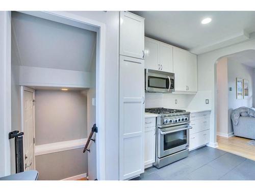 2274 Passchendaele Avenue Sw, Calgary, AB - Indoor Photo Showing Kitchen