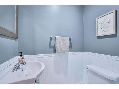 2274 Passchendaele Avenue Sw, Calgary, AB - Indoor Photo Showing Bathroom