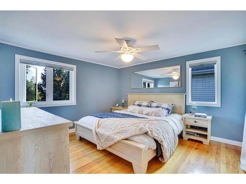 2274 Passchendaele Avenue Sw, Calgary, AB - Indoor Photo Showing Bedroom