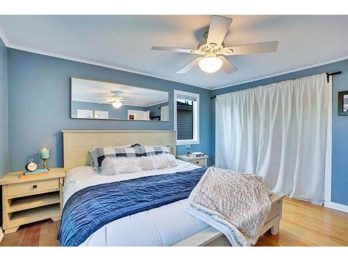 2274 Passchendaele Avenue Sw, Calgary, AB - Indoor Photo Showing Bedroom