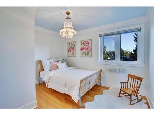 2274 Passchendaele Avenue Sw, Calgary, AB - Indoor Photo Showing Bedroom