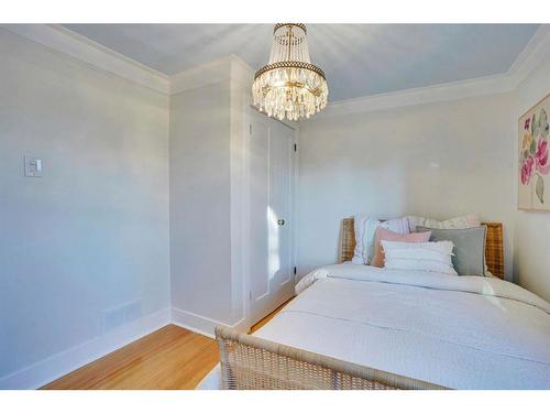 2274 Passchendaele Avenue Sw, Calgary, AB - Indoor Photo Showing Bedroom