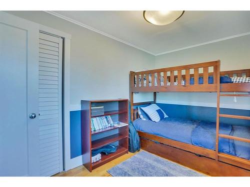 2274 Passchendaele Avenue Sw, Calgary, AB - Indoor Photo Showing Bedroom