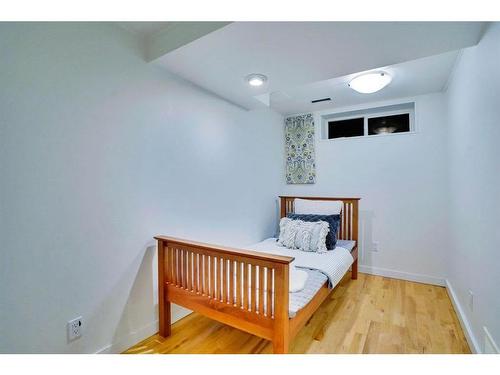 2274 Passchendaele Avenue Sw, Calgary, AB - Indoor Photo Showing Bedroom