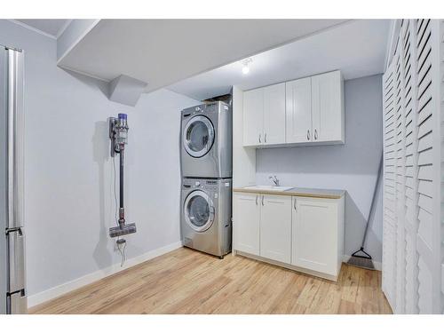 2274 Passchendaele Avenue Sw, Calgary, AB - Indoor Photo Showing Laundry Room