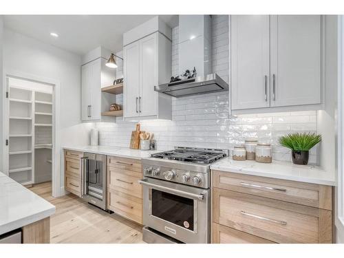 1 (Ne)-833 6Th Street, Canmore, AB - Indoor Photo Showing Kitchen With Upgraded Kitchen