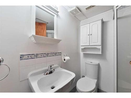 164 Gordon Drive Sw, Calgary, AB - Indoor Photo Showing Bathroom