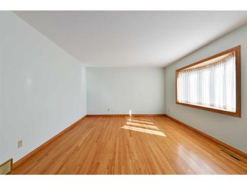 164 Gordon Drive Sw, Calgary, AB - Indoor Photo Showing Other Room