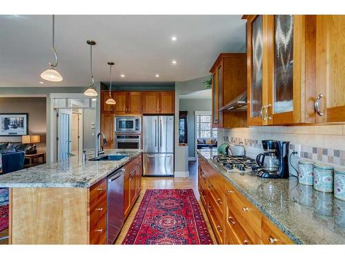 220 18A Street Nw, Calgary, AB - Indoor Photo Showing Kitchen With Upgraded Kitchen