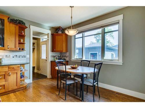 220 18A Street Nw, Calgary, AB - Indoor Photo Showing Dining Room