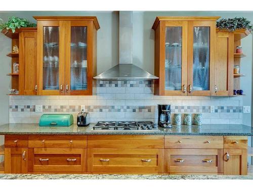 220 18A Street Nw, Calgary, AB - Indoor Photo Showing Kitchen