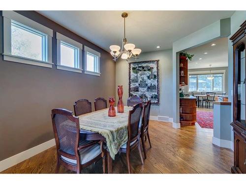 220 18A Street Nw, Calgary, AB - Indoor Photo Showing Dining Room