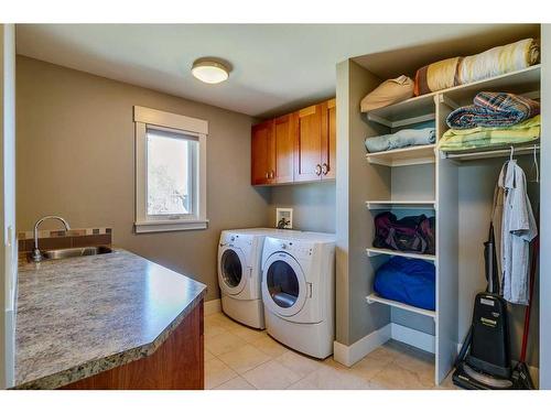 220 18A Street Nw, Calgary, AB - Indoor Photo Showing Laundry Room