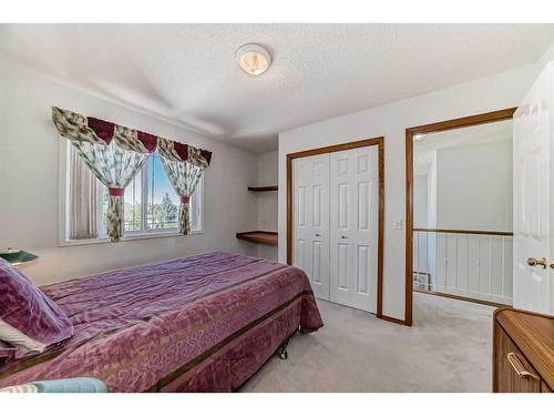 231 Valley Brook Circle Nw, Calgary, AB - Indoor Photo Showing Bedroom