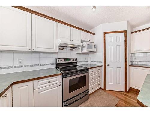 231 Valley Brook Circle Nw, Calgary, AB - Indoor Photo Showing Kitchen