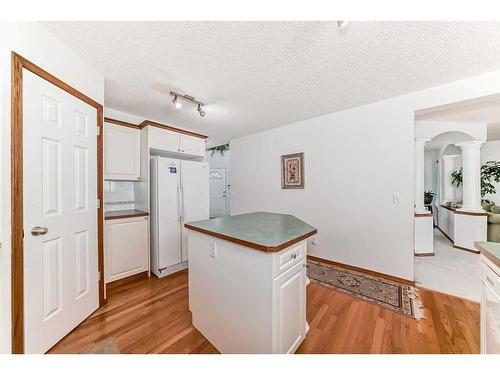 231 Valley Brook Circle Nw, Calgary, AB - Indoor Photo Showing Kitchen