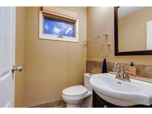 1811 27 Avenue Sw, Calgary, AB - Indoor Photo Showing Bathroom