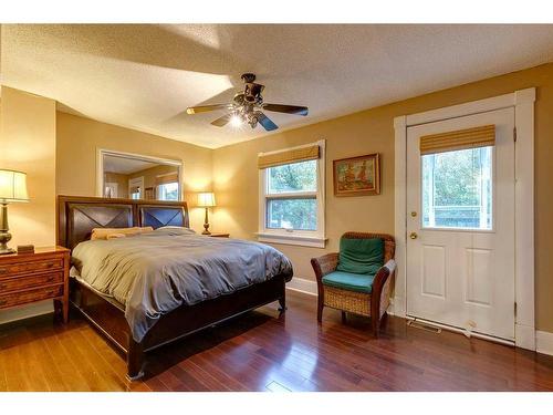 1811 27 Avenue Sw, Calgary, AB - Indoor Photo Showing Bedroom