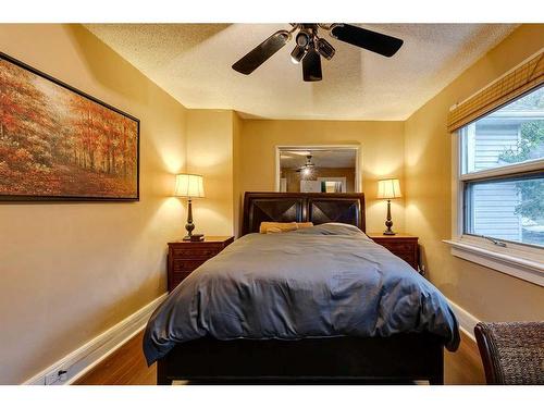 1811 27 Avenue Sw, Calgary, AB - Indoor Photo Showing Bedroom