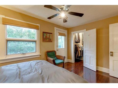 1811 27 Avenue Sw, Calgary, AB - Indoor Photo Showing Bedroom